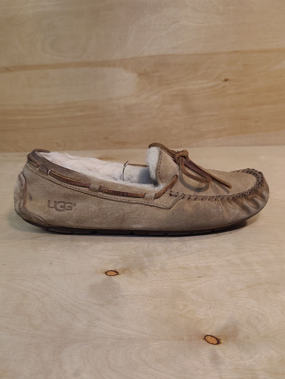 UGG Womens Suede Moccasin Slipper in Chestnut Brown Size 7